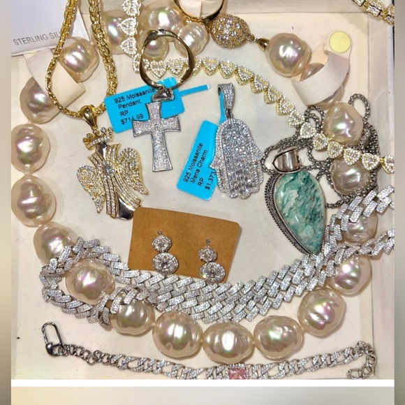 Colorful Statement Rings in Bold Designs - Picture 2 of 10